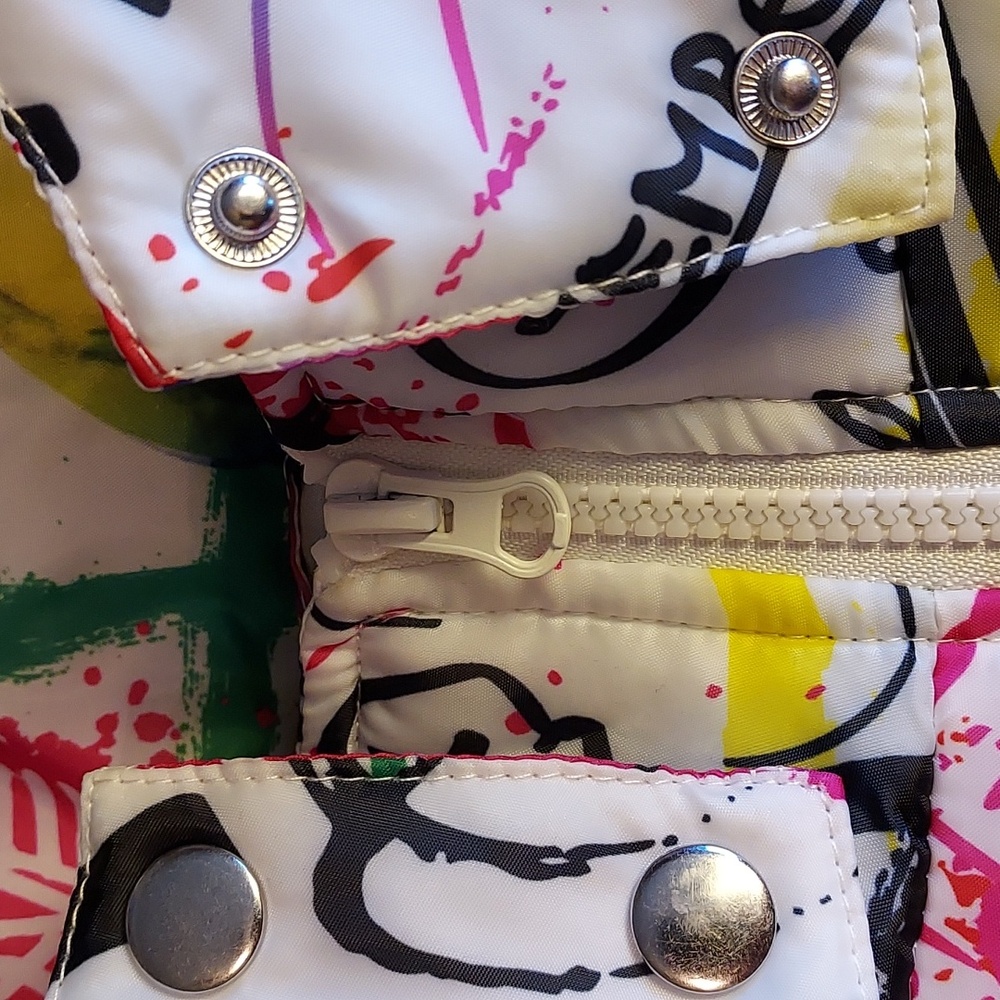 Almost Famous Multi-Colored Cropped Graffiti Prin… - image 7